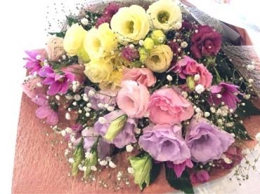 トルコキキョウをメインにお誕生日の花束 花屋ブログ 神奈川県南足柄市の花屋 花友生花店にフラワーギフトはお任せください 当店は 安心と信頼の花 キューピット加盟店です 花キューピットタウン